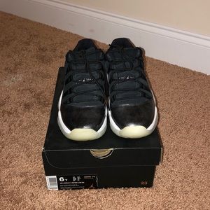 Jordan 11 metallic black